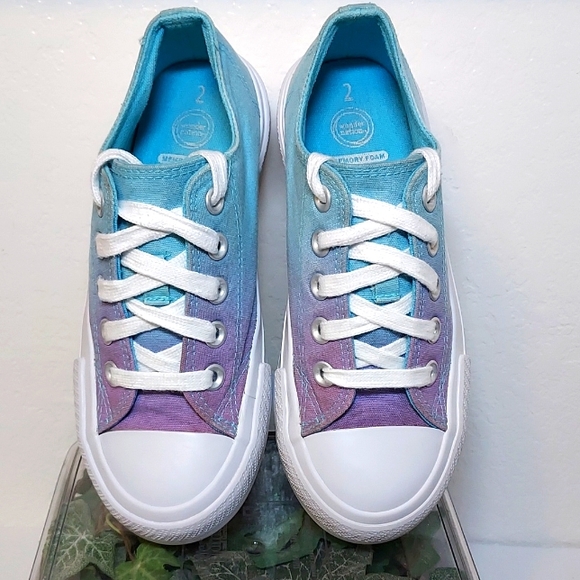 Girls Platform Canvas Sneaker - Picture 10 of 11